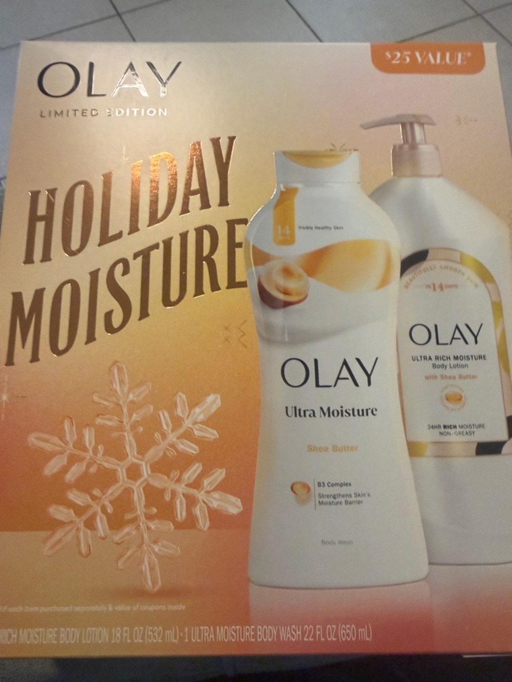 OLAY Holiday Moisture Gift Set - White & Gold